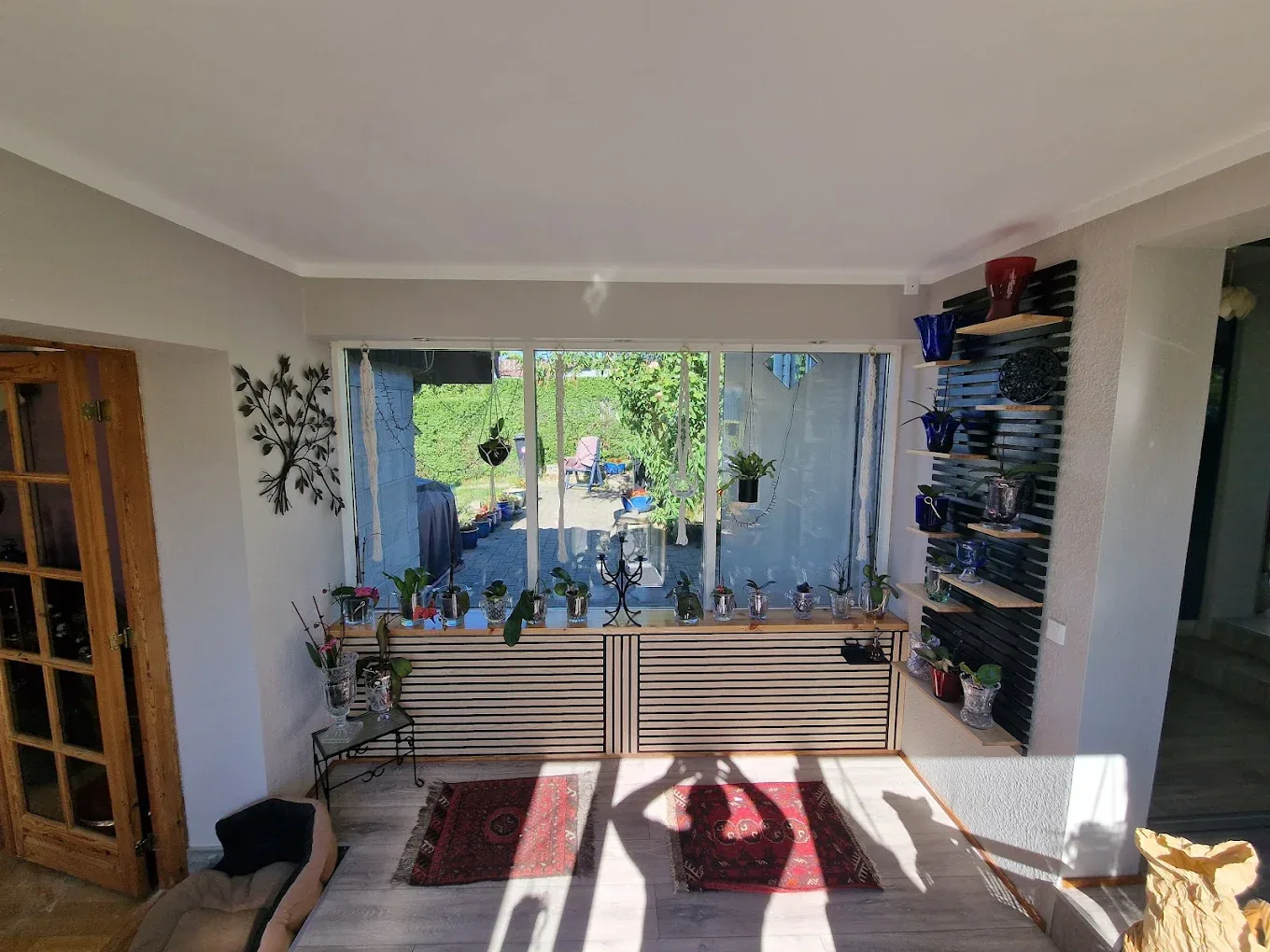 Stue under renovering med nye gulve, tømrerarbejde af ADD MultiService